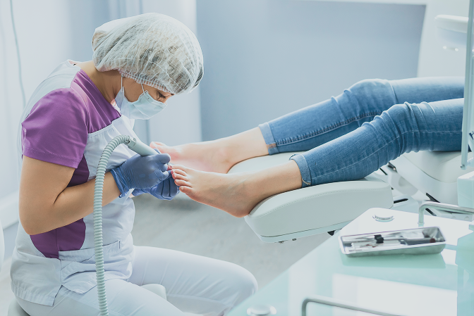 Podolog w Gdańsku wykonujący zabiegi na stopach